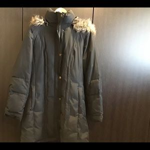 Winter coat, size medium, beautiful and in very perfect condition.
